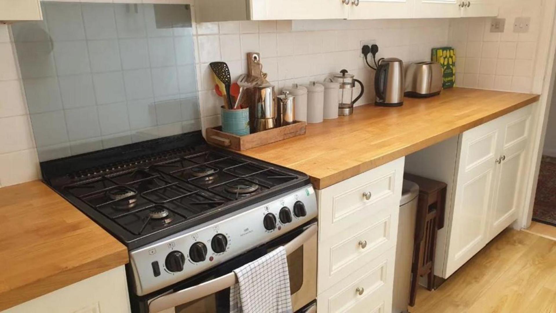 Charming 3 Bedroom In The Heart Of Vibrant Old Town EDI